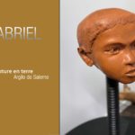 Gabriel est une sculpture de Russel YAHIYA sur de l'argile de Salerne